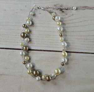 Elegant Faux Pearl Necklace